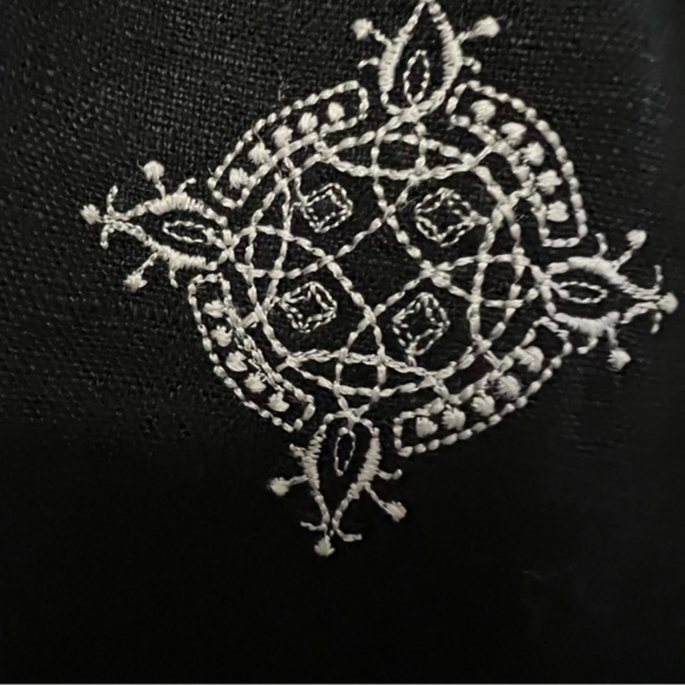 Deane & White 100% linen pants, black w/medallion-like design. Sz 8. EUC. - Picture 2 of 6